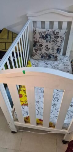 Baby cot ( bed) 80cm x140cm with Moving wheels and new matre