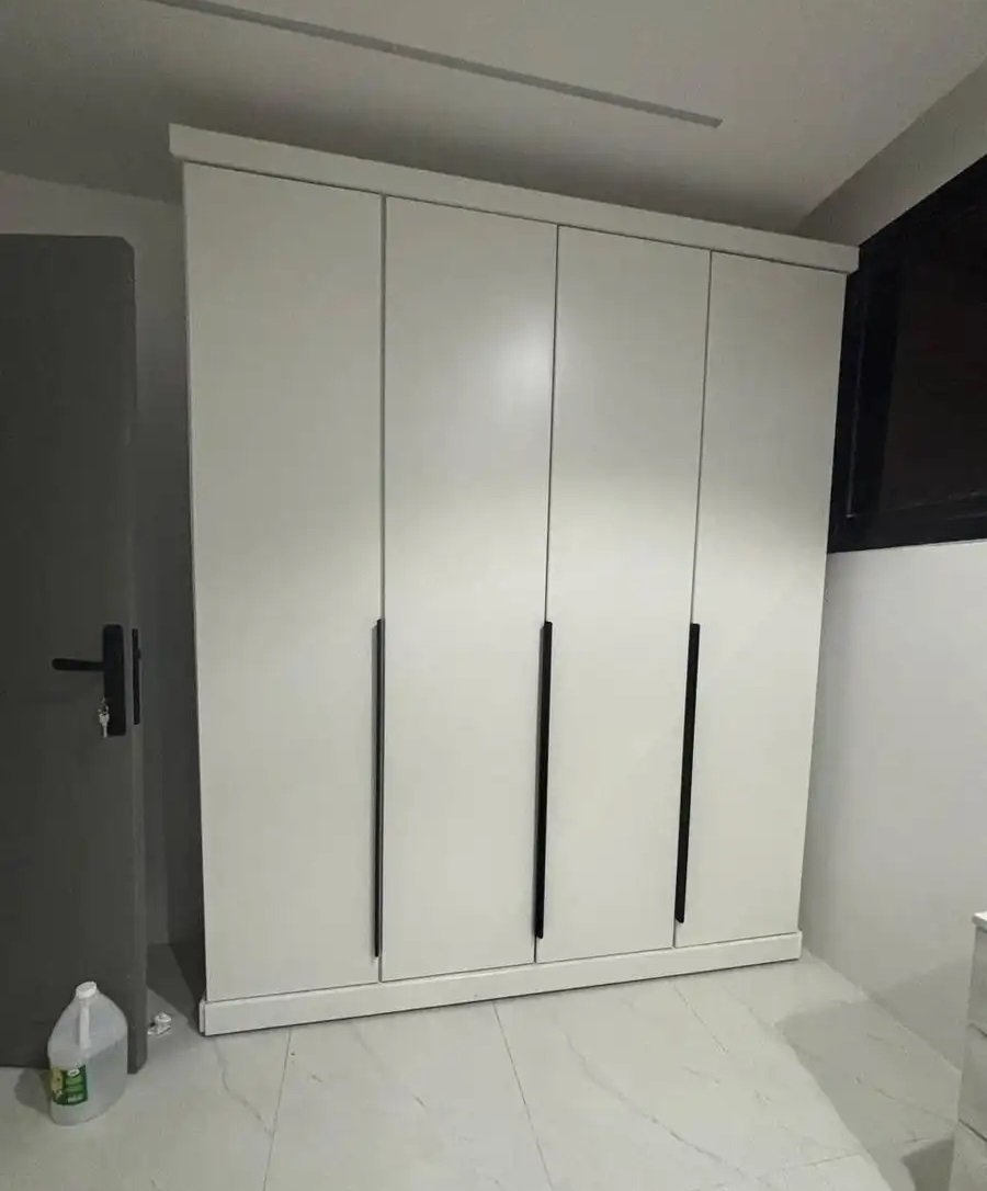 دولاب جديد لم يستخدم للبيع تفصيله ب 1800 للبيع ب 1500 الطول