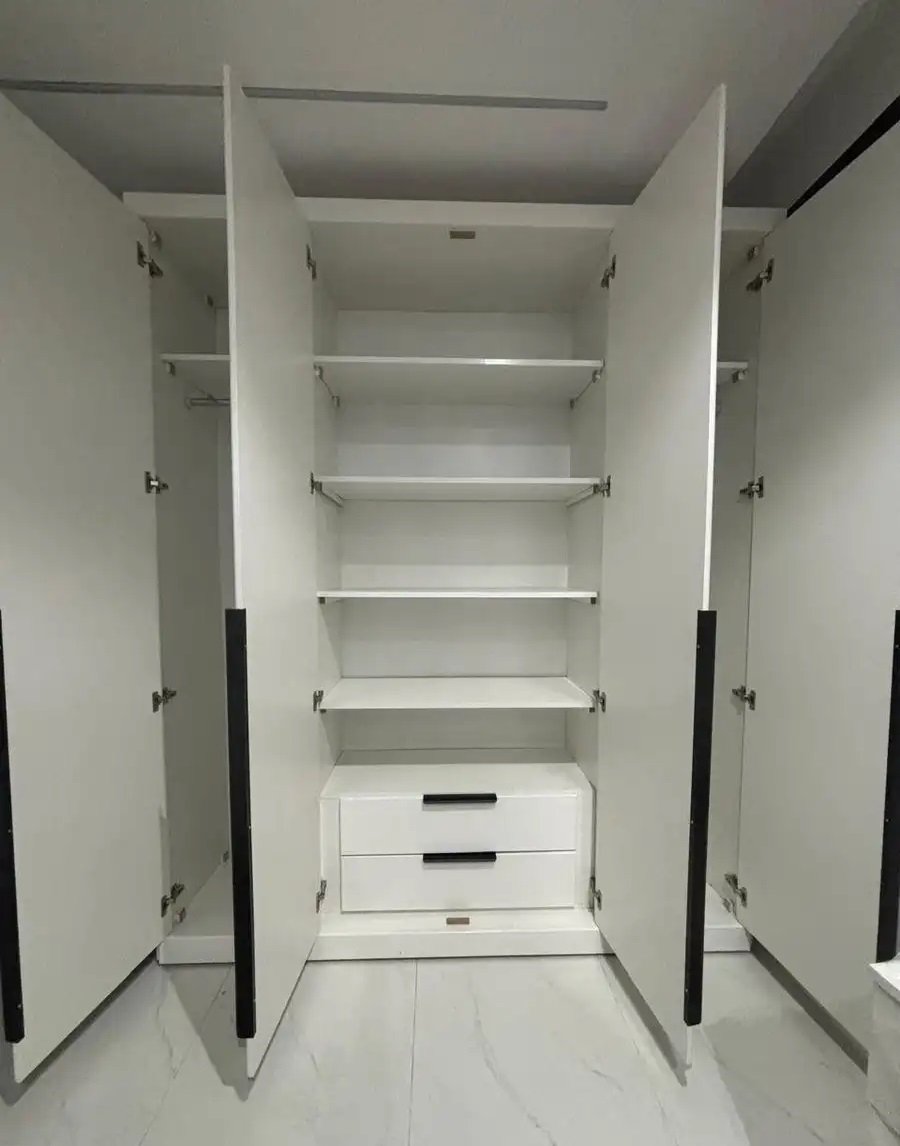 دولاب جديد لم يستخدم للبيع تفصيله ب 1800 للبيع ب 1500 الطول