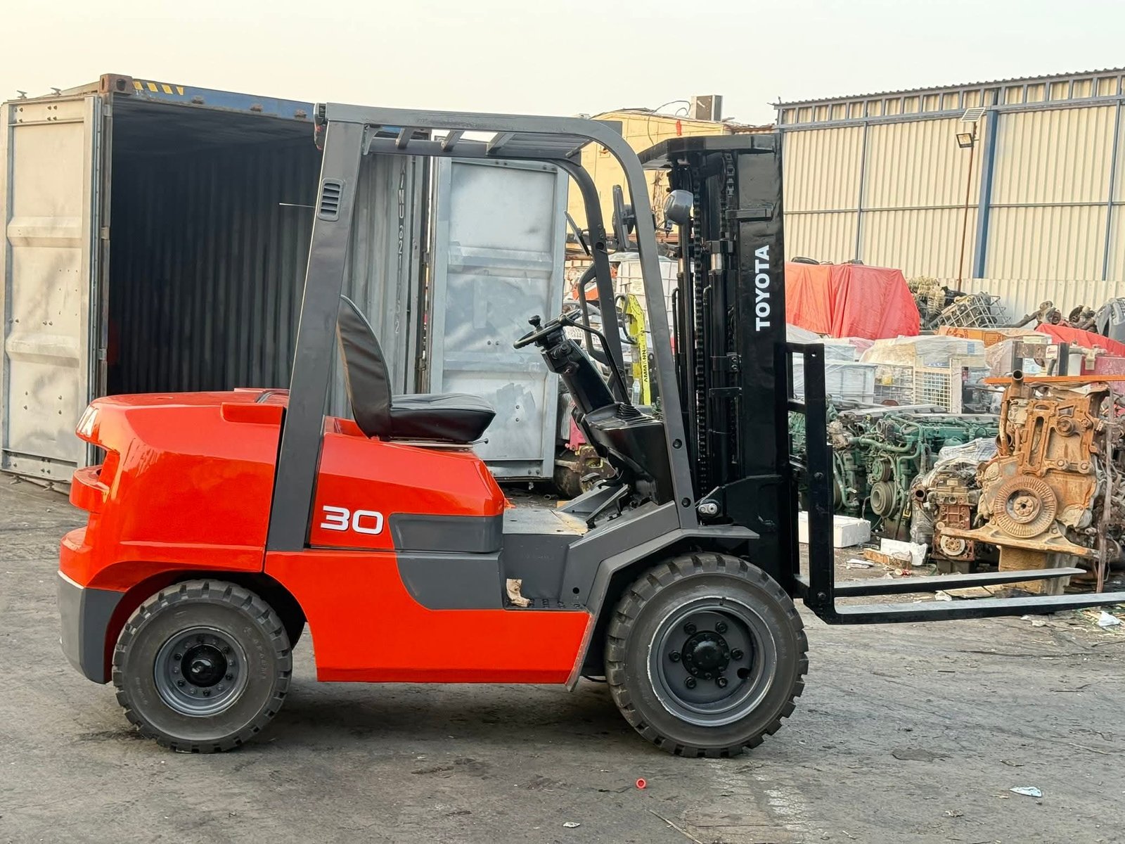 تأجير رافعات شوكية فوركلفت للايجار في الدمام والرياض وجدة | Forklift Rental KSA | السامي للمقاولات وتأجير المعدات الثقيلة