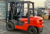 تأجير رافعات شوكية فوركلفت للايجار في الدمام والرياض وجدة | Forklift Rental KSA | السامي للمقاولات وتأجير المعدات الثقيلة
