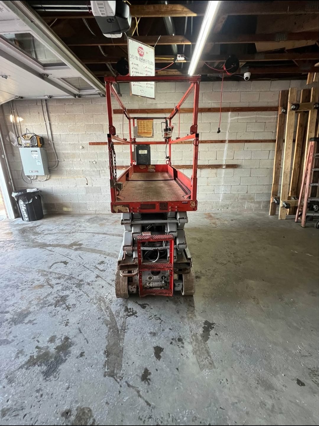 تأجير رافعات مقصية سيزرلفت في الرياض | ديزل وكهرباء | 8م إلى 16م | السامي للمقاولات