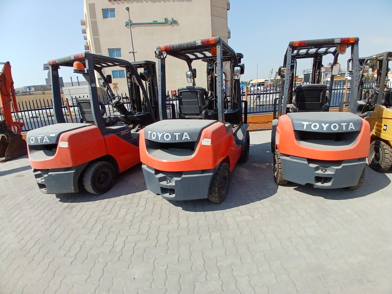 <span style="color:#B3541E !important;">🔥 عرض اليوم</span> - 4وركلفت للإيجار في الدمام والأحساء والهفوف | Forklift Rental Saudi Arabia 202