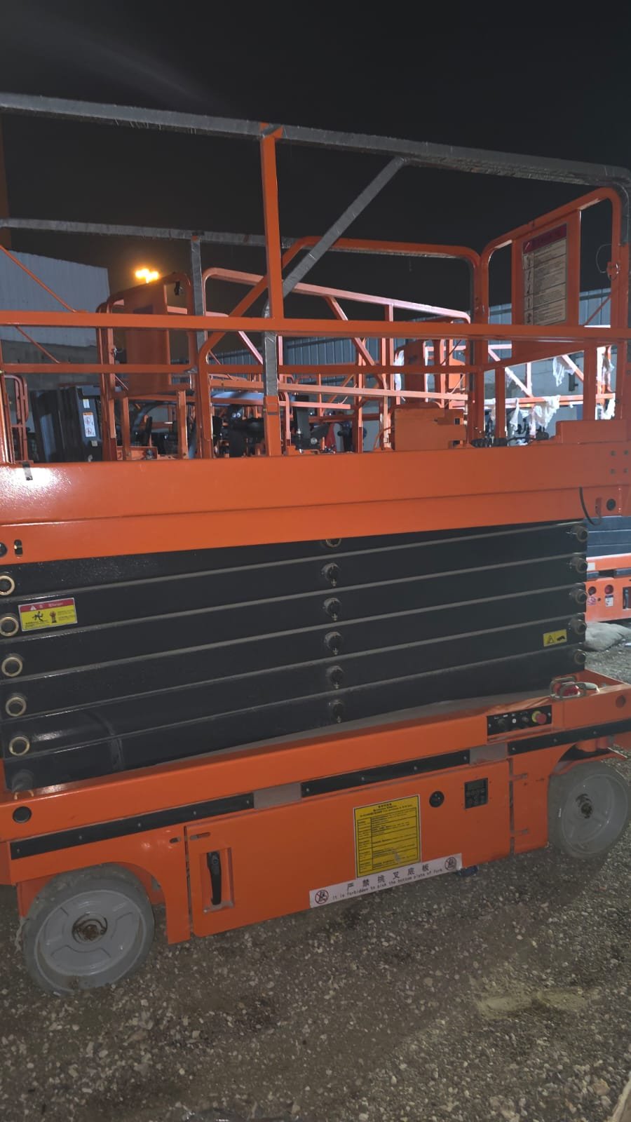 سيزر لفت للإيجار في الدمام والرياض وجدة | رافعات مقصية 10م 12م 14م 16م 18م | يومي – أسبوعي – شهري – سنوي