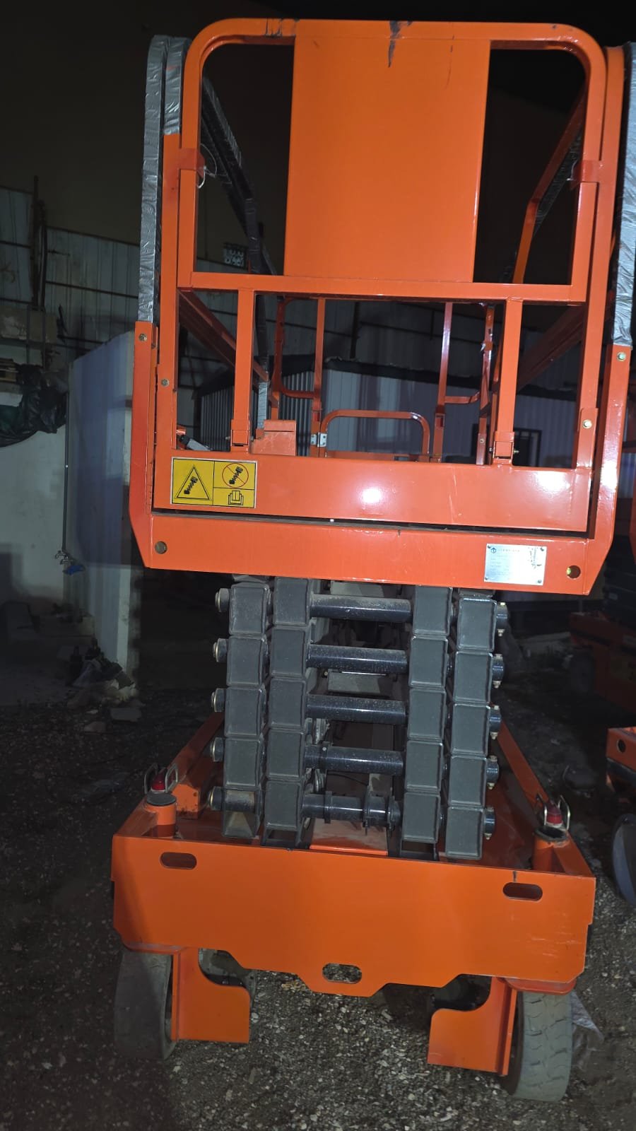 سيزر لفت للإيجار في الدمام والرياض وجدة | رافعات مقصية 10م 12م 14م 16م 18م | يومي – أسبوعي – شهري – سنوي