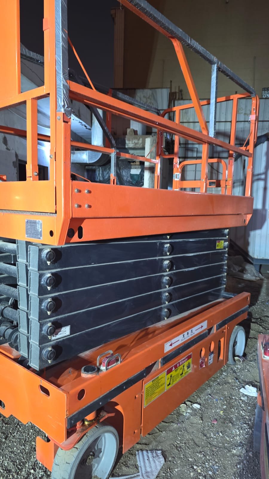 سيزر لفت للإيجار في الدمام والرياض وجدة | رافعات مقصية 10م 12م 14م 16م 18م | يومي – أسبوعي – شهري – سنوي