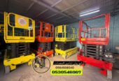 سيزرلفت مانلفت scissor lift manlift للايجار جميع المقاسات والاحجام كهرباء ديزل جده مكه الرياض رابغ الدمام ابهاء الطائف ينبع
