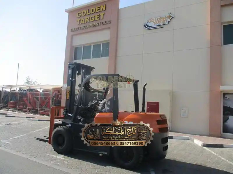 فوركلفت للإيجار بالخبر 🌊 تأجير رافعات شوكية 3-7 طن كهرباء شحن – صامت ونظيف تاج المملكة 🏗️ 0564548663 💎