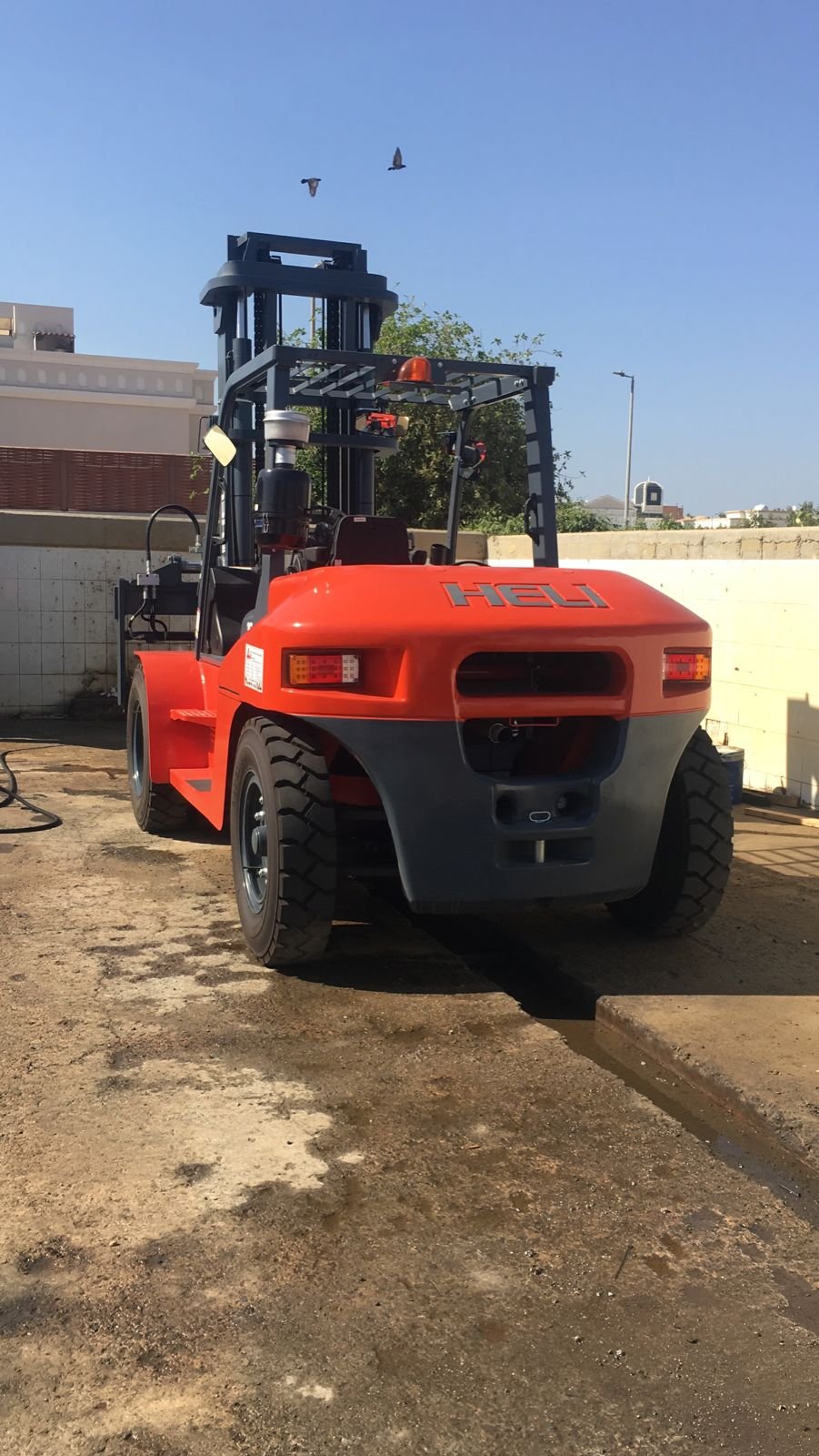 Forklift 10ton rent in Dammam