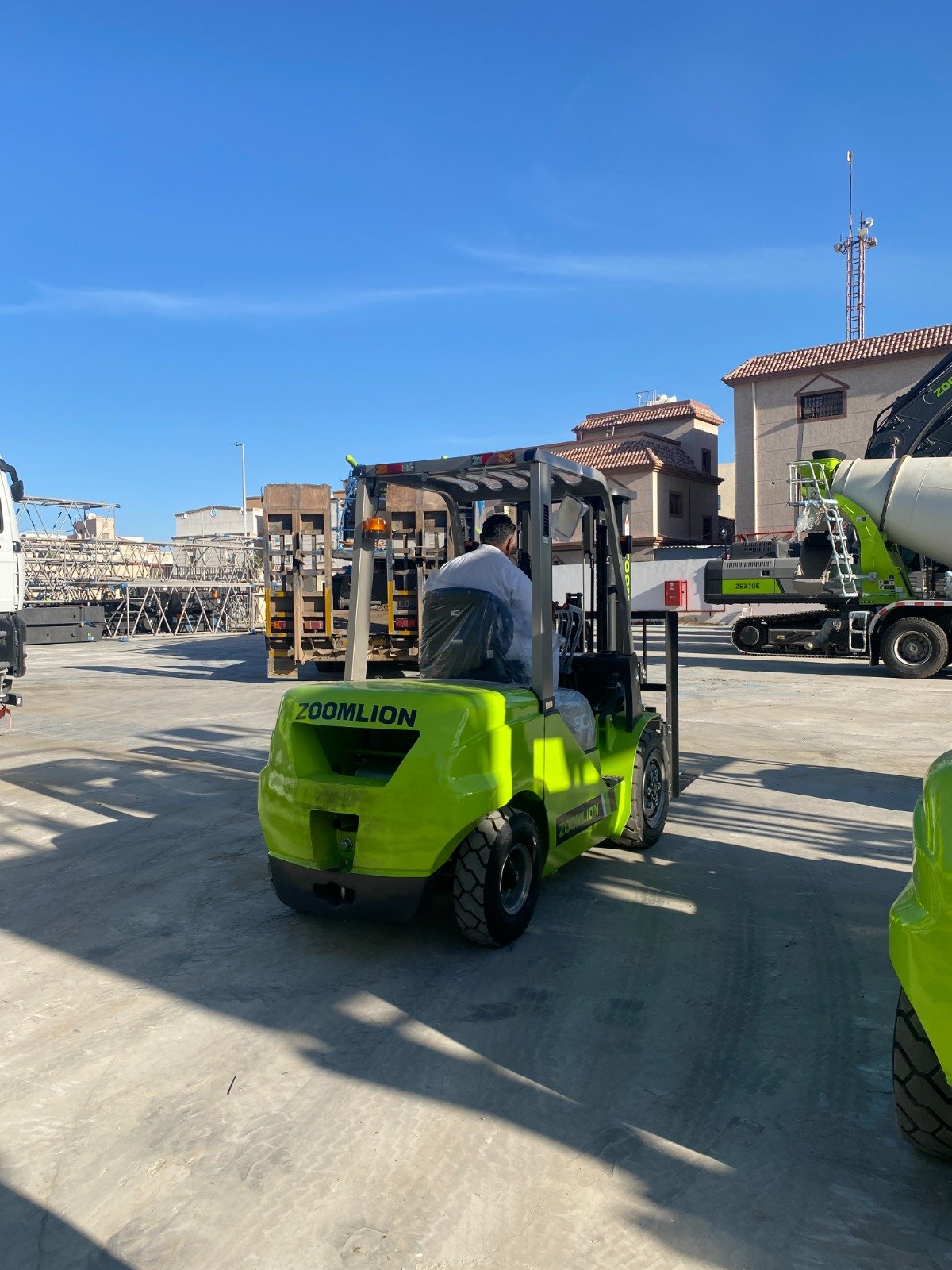 رافعات شوكية فوركلفت للايجار forklifts for rent